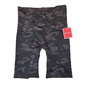 SPANX Look At Me Now Bike Shorts Black Camo Size Medium 7" Inseam‎ 50180R NWT
